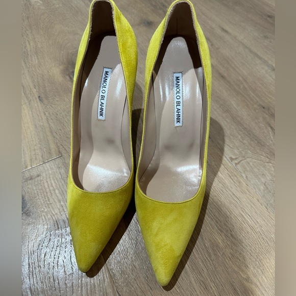 NEW Manolo Blahnik Yellow Suede BB Heels 39 - Picture 2 of 8